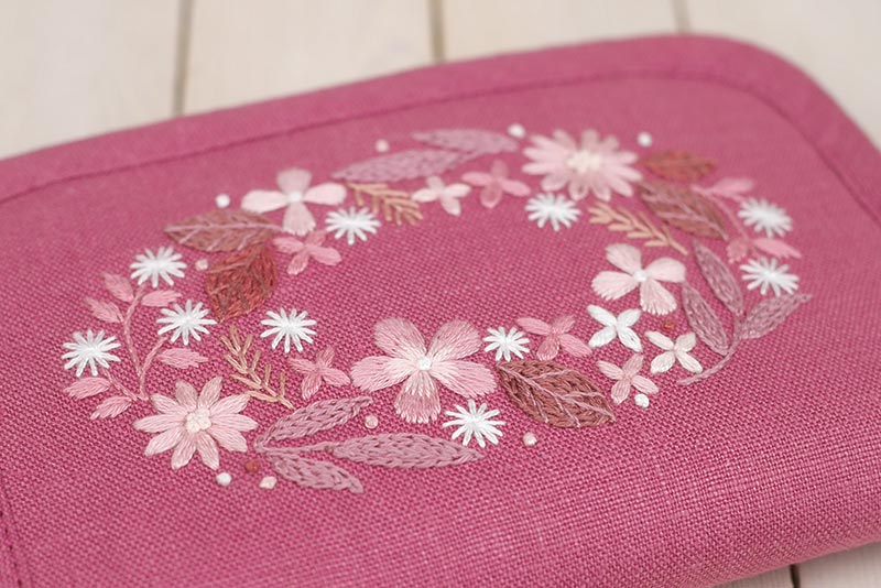 草花の刺繍のベリーなハーフウォレット